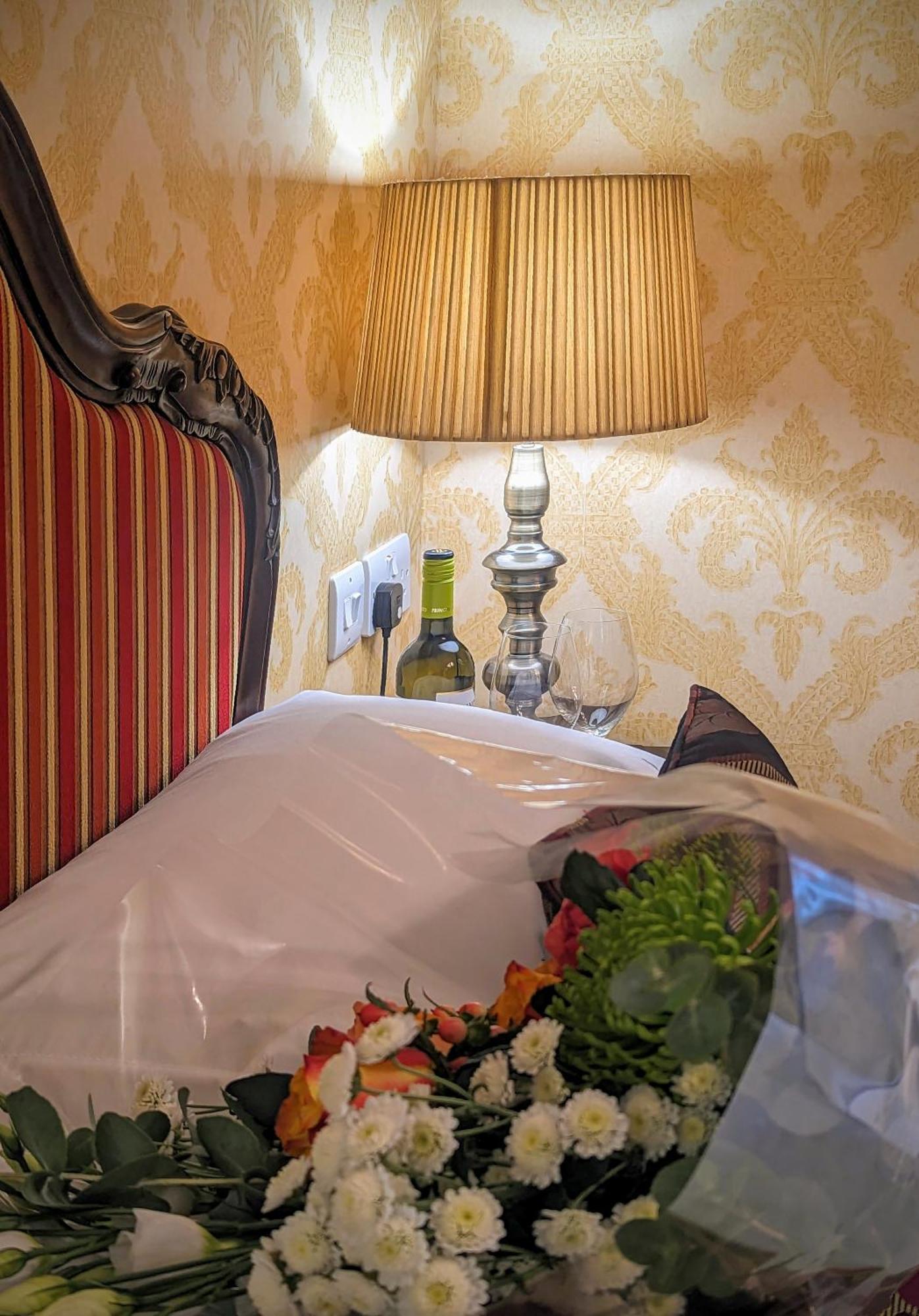 Parc-le-breos House Bed & Breakfast 4*