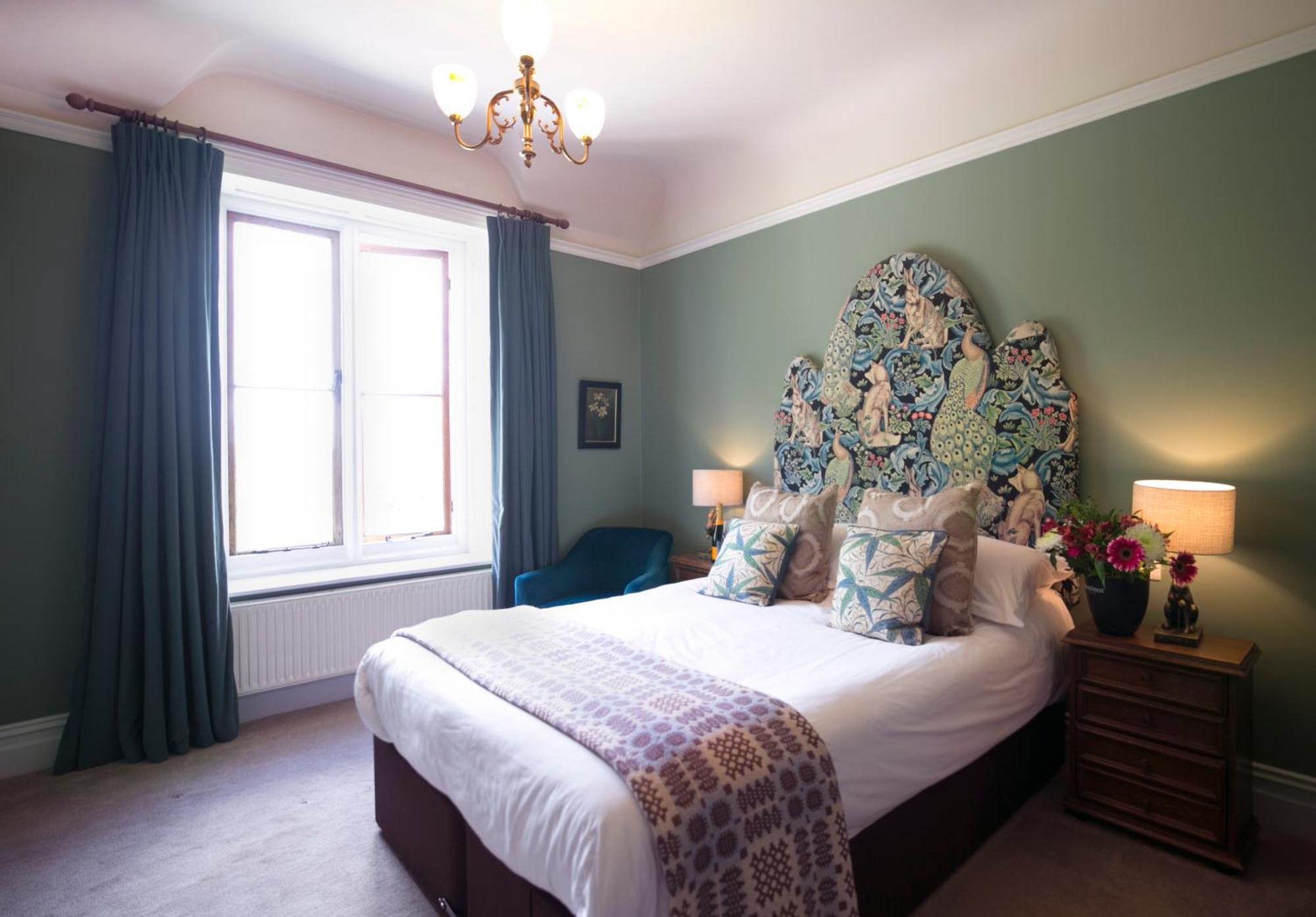 Parc-le-breos House Bed & Breakfast
