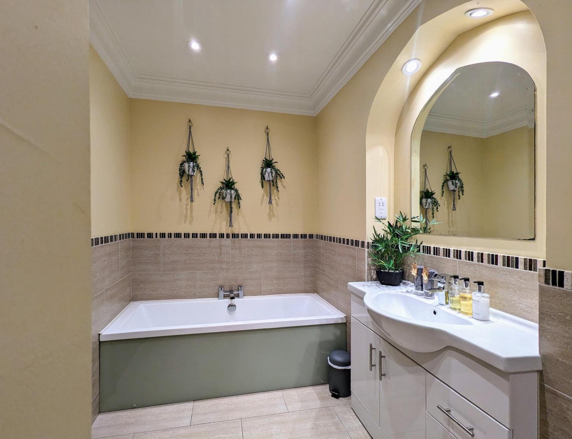 Parc-le-breos House Bed & Breakfast